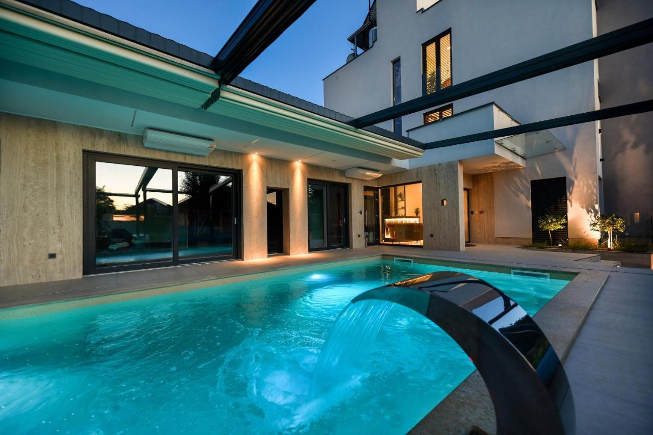 Crowonder Apartments & Rooms Oaza With Heated Swimming Pool And Sauna Туран Екстериор снимка