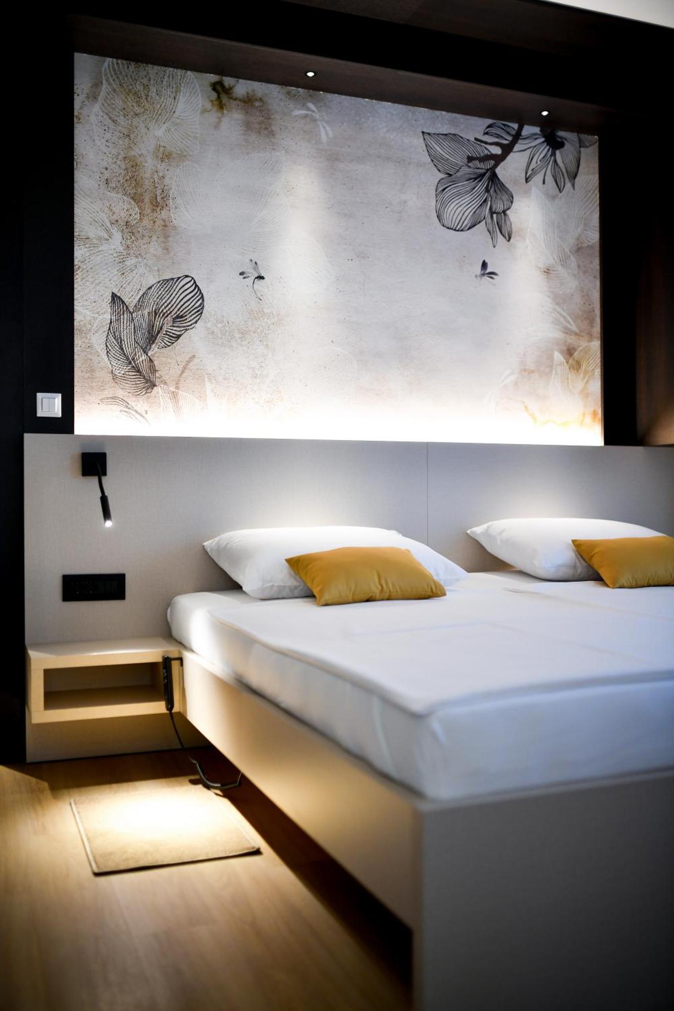 Crowonder Apartments & Rooms Oaza With Heated Swimming Pool And Sauna Туран Екстериор снимка