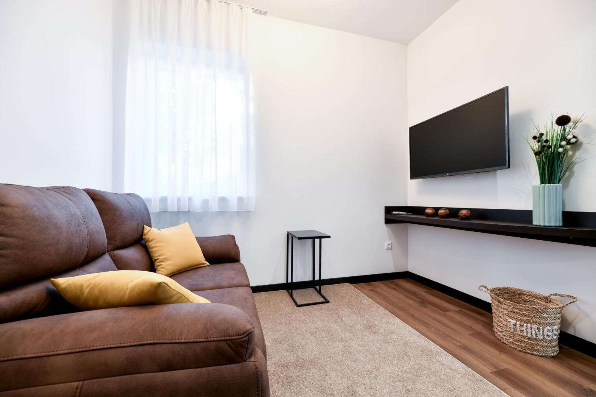 Crowonder Apartments & Rooms Oaza With Heated Swimming Pool And Sauna Туран Екстериор снимка